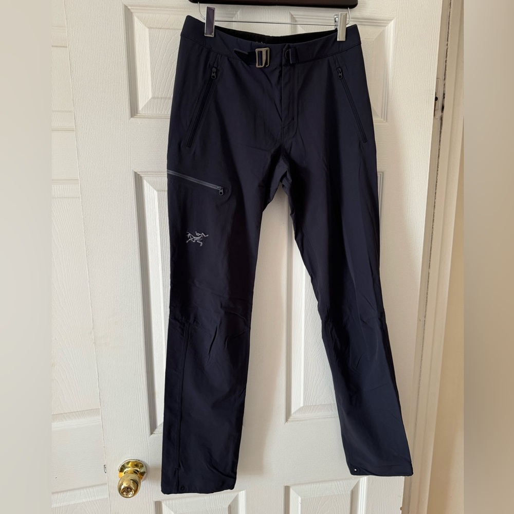 Arc’teryx hiking pant, size 4, Navy